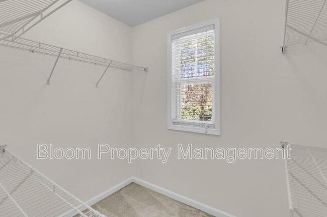 Building Photo - 1660 Bridwell Ln