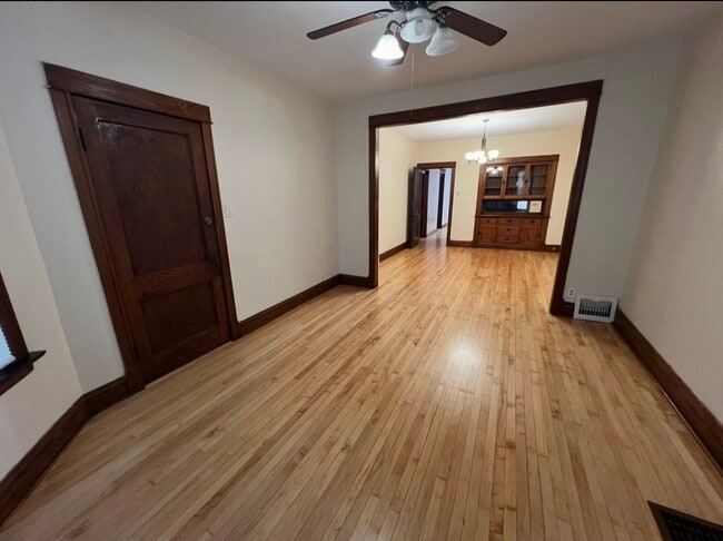 Building Photo - 3748 W Lyndale St