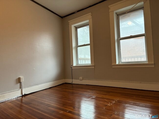 Building Photo - 70 Center St