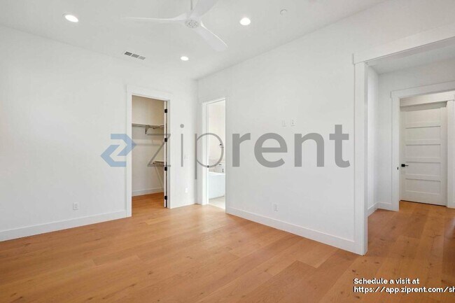 Building Photo - 1028 Brown Ave