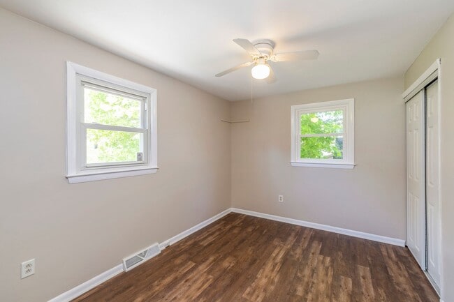 Building Photo - Renovated Ranch 3 BR/1BA/1 car garage w Fu...