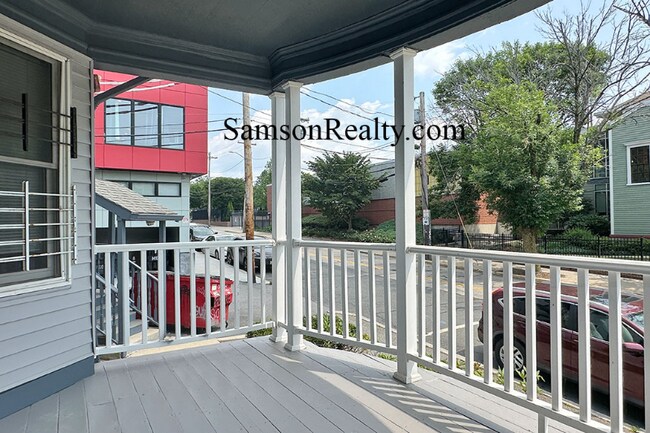 Building Photo - 204 Angell St
