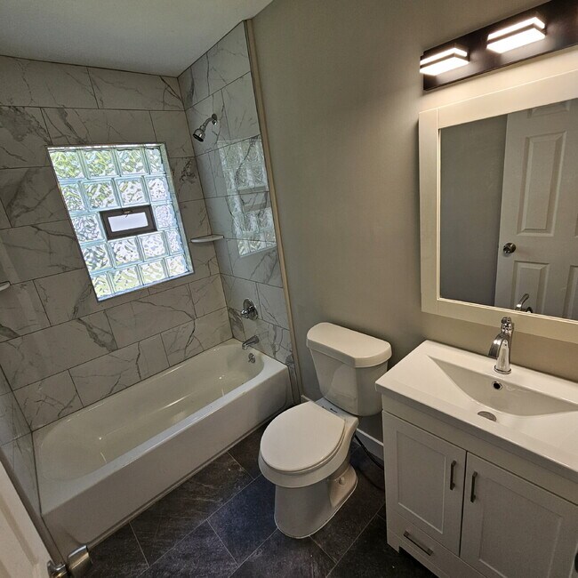 Building Photo - 2 bed, 1 bath renovated ranch. Kitchen has new cabinets, granite counters. All appliances, remode...