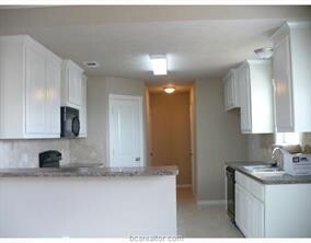 Building Photo - 2800 Horseback Dr