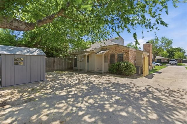 Building Photo - 801 Windcrest Dr