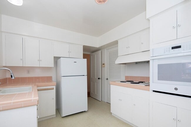 Building Photo - *OPEN HOUSE: 10/12 10-11AM* 2BD/1BA in La ...