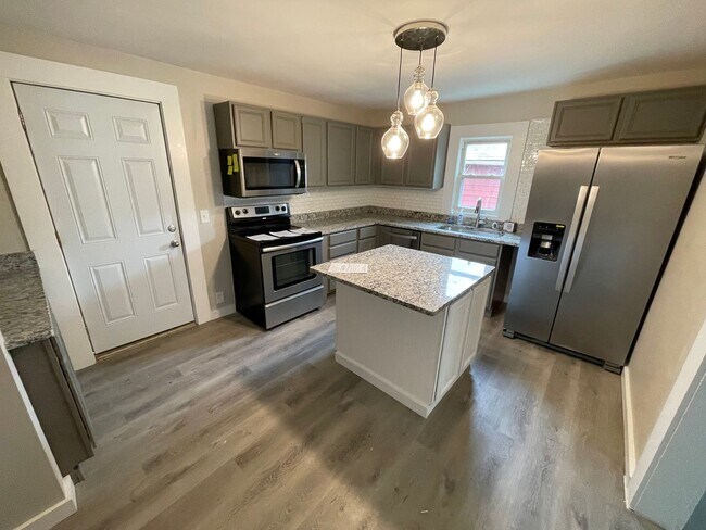 Building Photo - Price lowered!  2bd/1ba Renovated Home with Back Deck