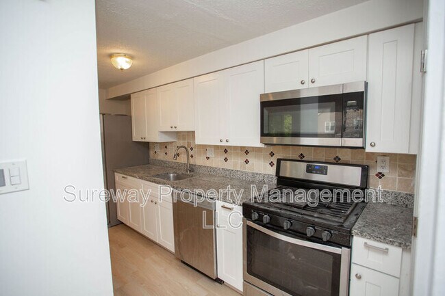 Building Photo - 142 Kenwood Dr