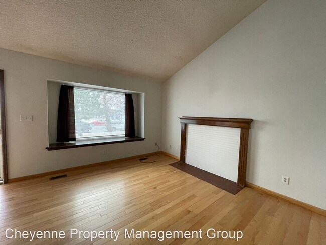 Building Photo - 3 br, 1.5 bath House - 4104 Rogers Ave.