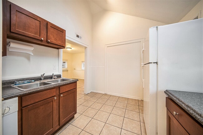 Building Photo - 401 Pauline Blvd