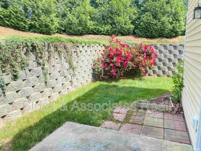 Building Photo - 2651 Vega Ct