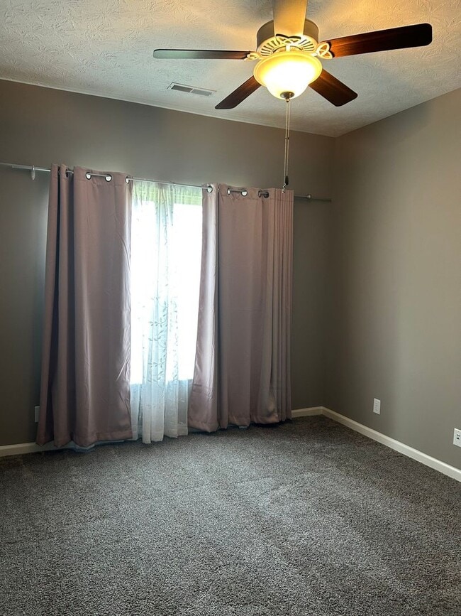 Building Photo - 4220 Hayloft Dr