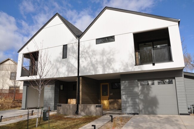 Building Photo - 423 N 8th St