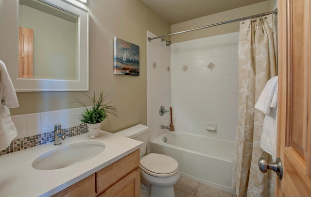 Building Photo - 615 Tantra Dr