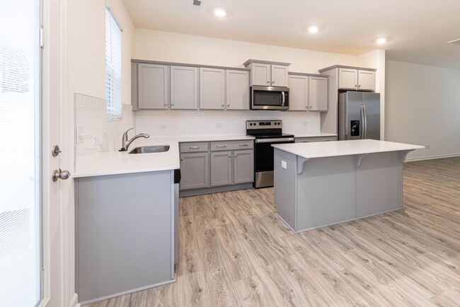 Building Photo - Charming 3-Bedroom Townhome Near Jack Alexander Blvd - APRIL MOVE IN SPECIAL