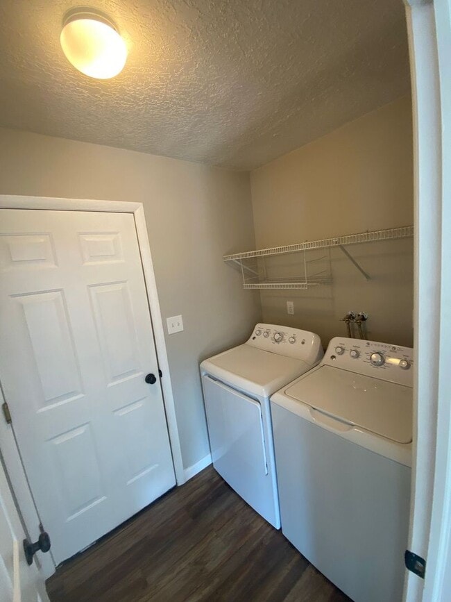 Building Photo - Single Family home - 2 story