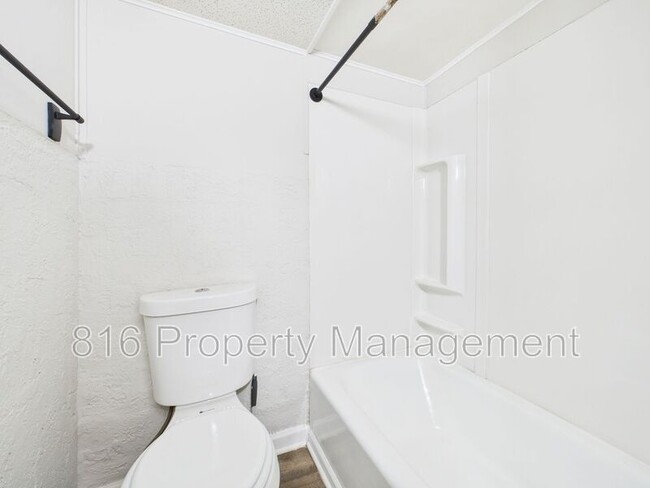 Building Photo - 126 S Village Terrace