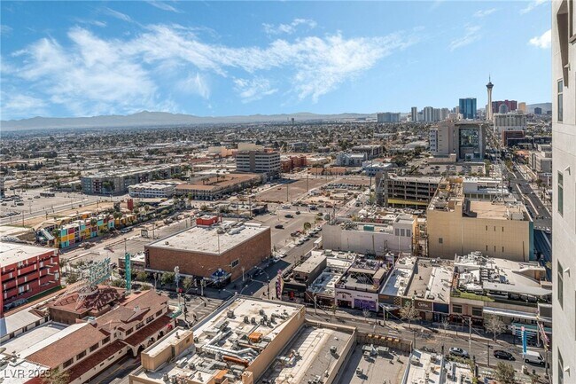 Building Photo - 150 S Las Vegas Blvd