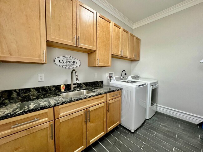 Building Photo - 4827 Granada Ct