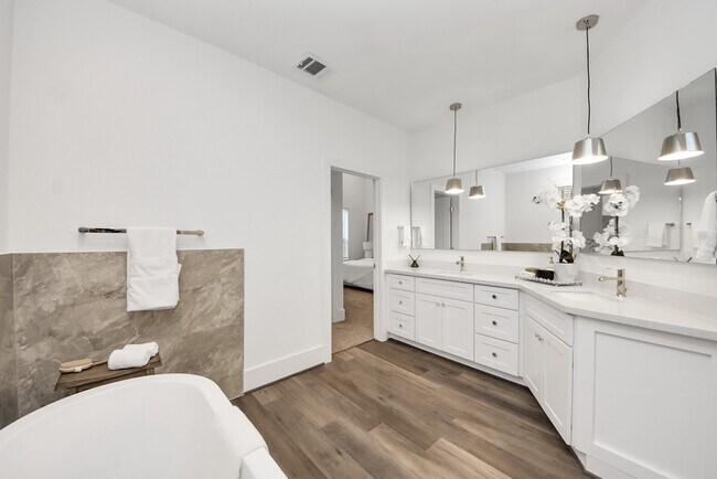 Building Photo - 7502 B Carver Rd