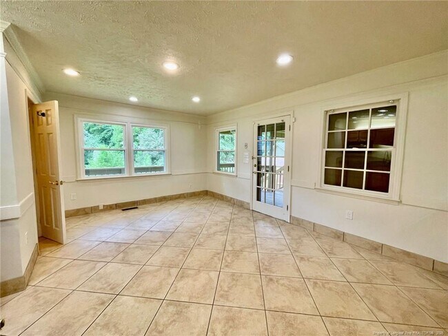 Building Photo - 5704 Kindley Dr