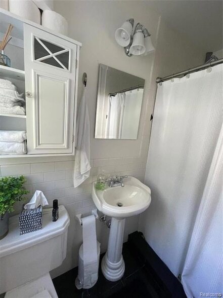 Building Photo - 531 Oakland Ave