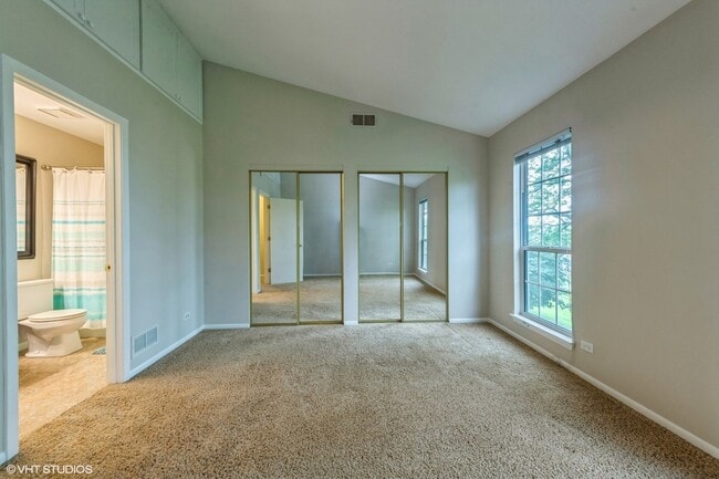 Building Photo - 533 Woodhaven Dr