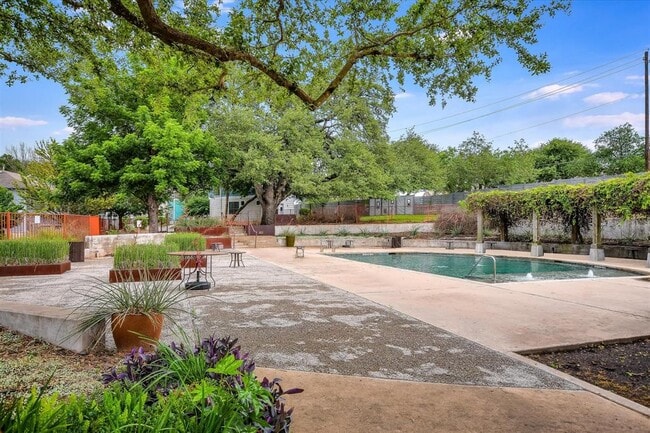 Building Photo - 2001 Tramson Dr