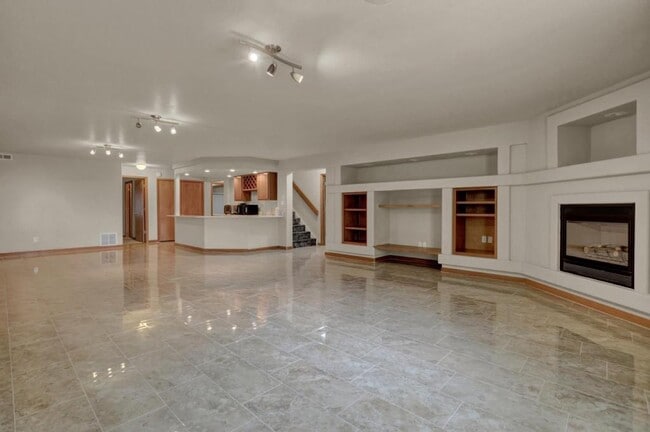 Building Photo - 5235 Bancroft Heights