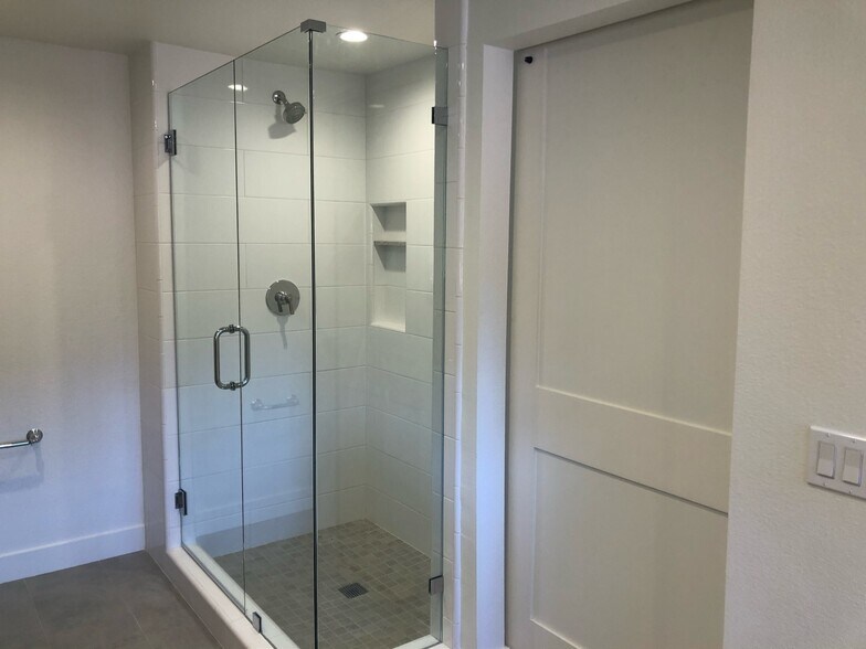 Master Bath - 1546 Michael Ln