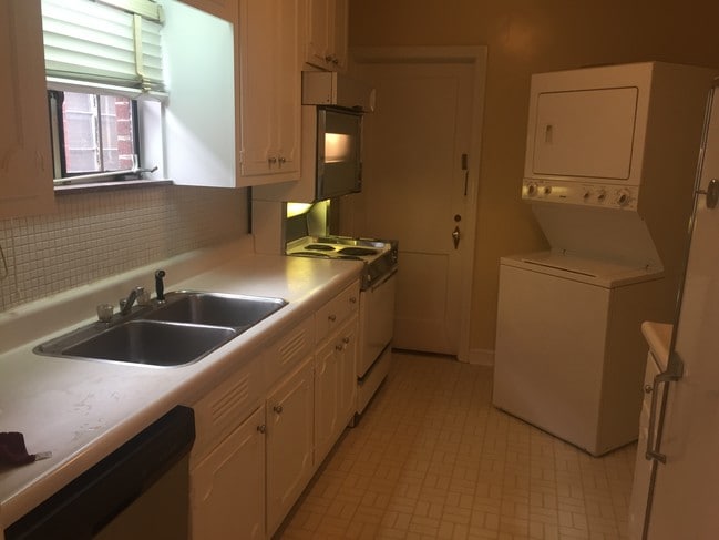 Building Photo - Vinson Apartments