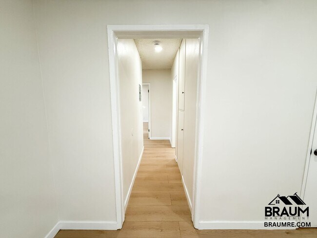 Building Photo - 13115 Oxnard St