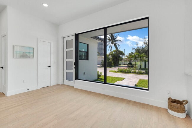 Building Photo - 1248 N Harbor Dr