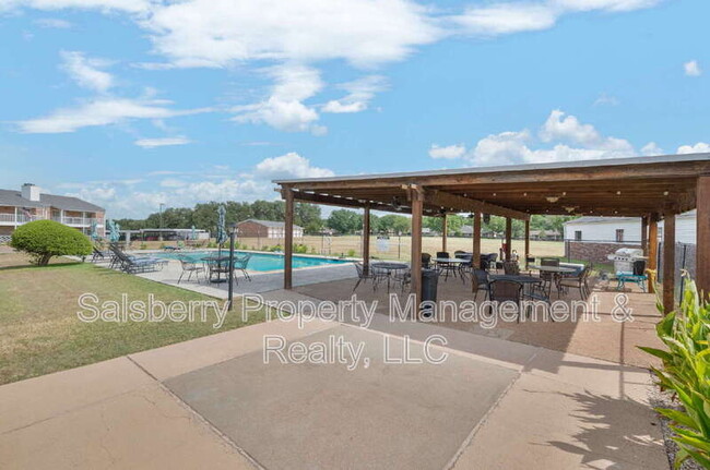 Building Photo - 8511 Westover Ct
