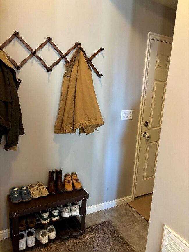 Building Photo - GORGEOUS Townhome!!!