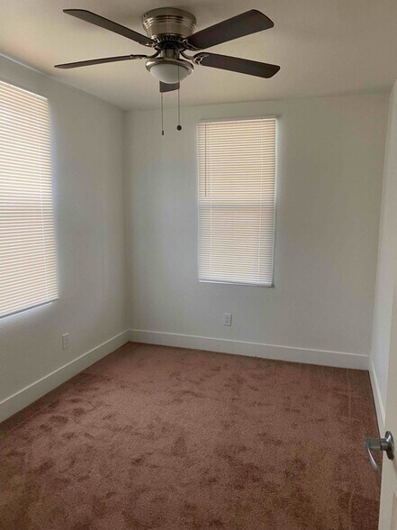 Building Photo - 730 S 46th St