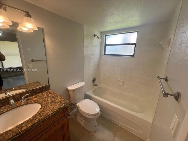 Building Photo - 1543 Lake Crystal Dr