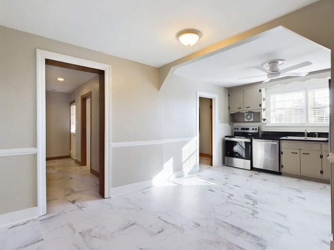 Building Photo - 7505 Landsworth Ave