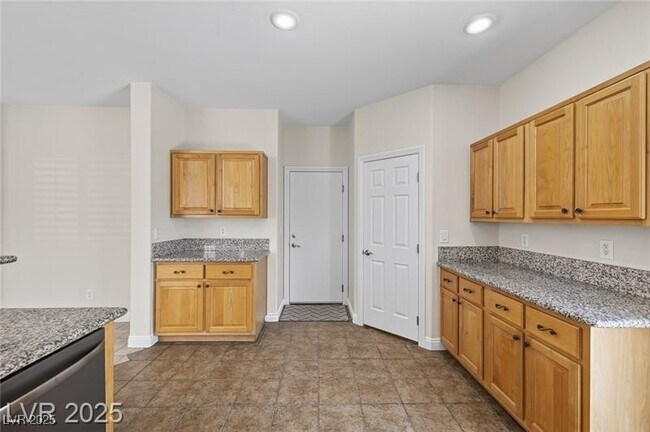Building Photo - 9340 Lakefront Color St
