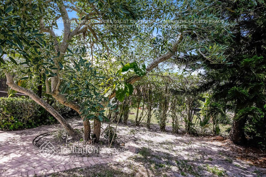 Building Photo - 8651 Gold Cay