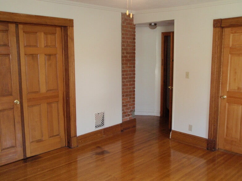 Livingroom - 26 Boardman St
