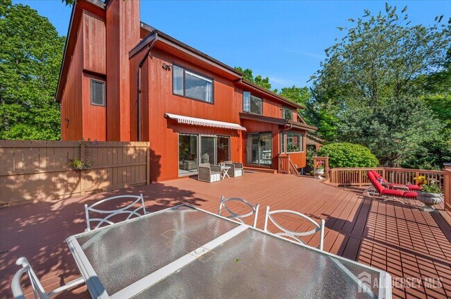 Building Photo - 950 Sunset Ridge