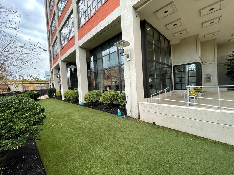 Building Photo - 2429 Locust St