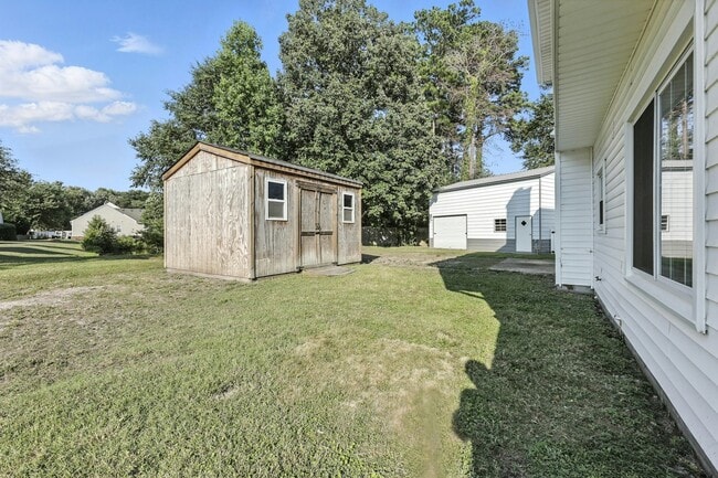 Building Photo - 412 Desertmartin Way