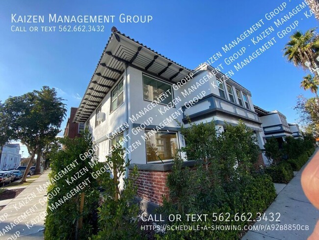 Building Photo - Modern DTLB living with Vintage charm!