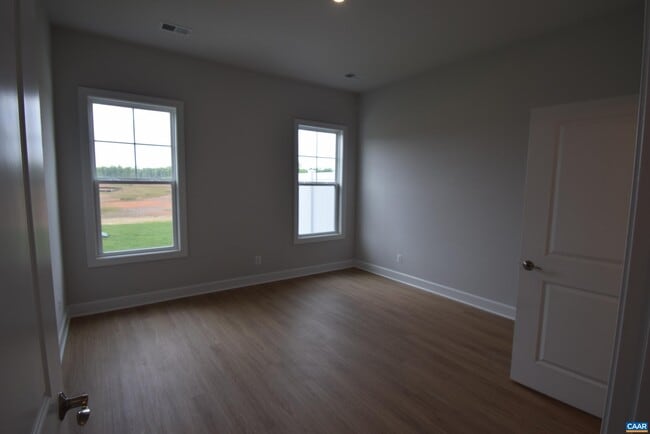 Building Photo - 129 Crabapple Ln
