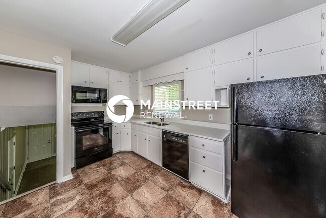 Building Photo - 3 Bedroom Pet-Friendly Home in Tarrant, AL with Main Street Renewal