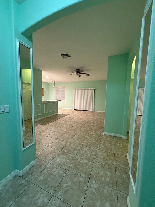 Building Photo - 2336 Alling Ter