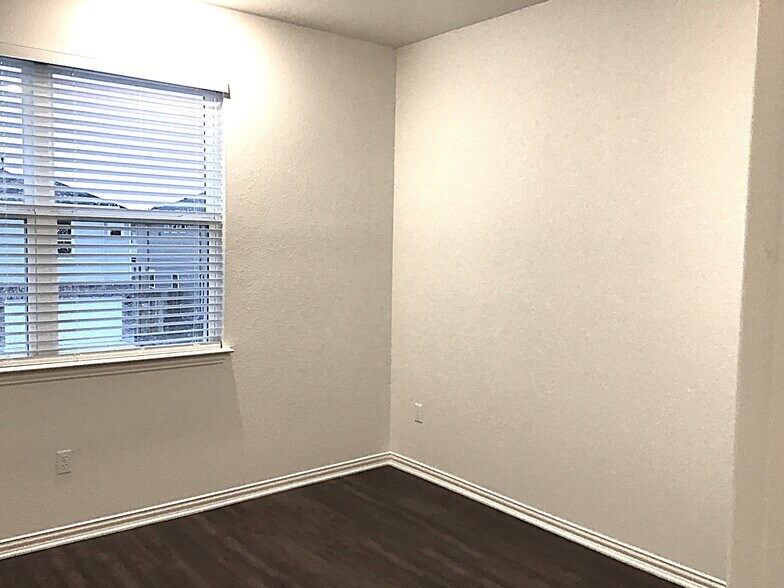 Building Photo - 2708 Geronimo Creek