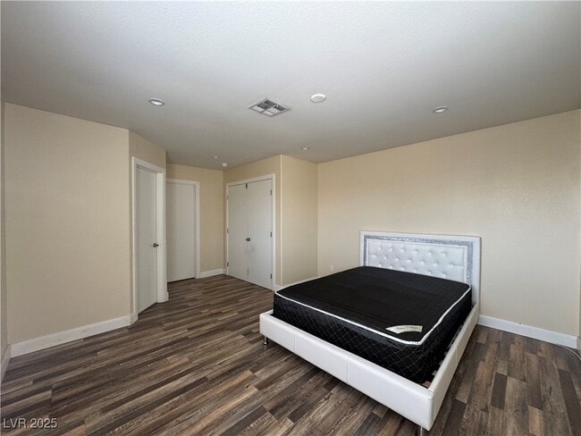 Building Photo - 4454 Bertram Ln